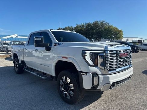 Used 2025 GMC Sierra 2500 Denali w/ Denali Reserve Package AWD/4WD image 3