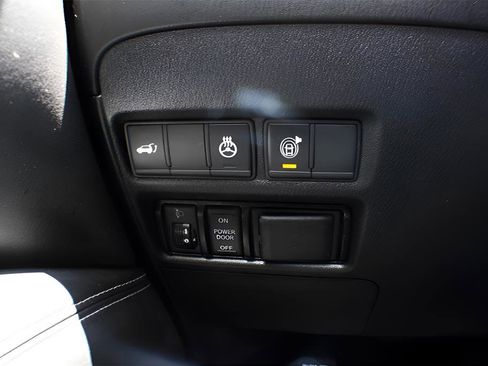 Used 2018 INFINITI QX80 w/ Driver Assistance Package image 17