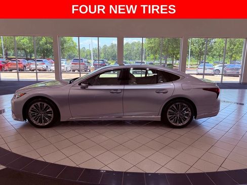 Certified 2022 Lexus LS 500 w/ Accessory Package (Z2) RWD image 4