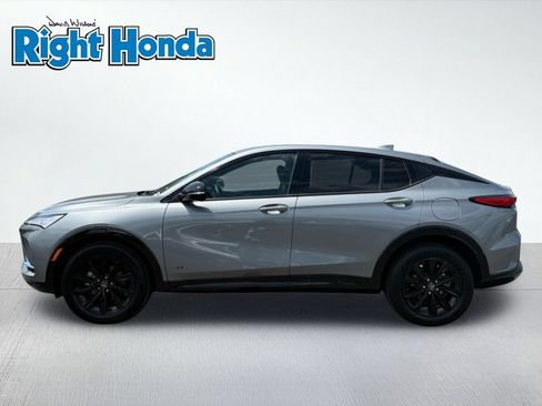 Used 2025 Buick Envista Sport Touring w/ Convenience I Package FWD image 3