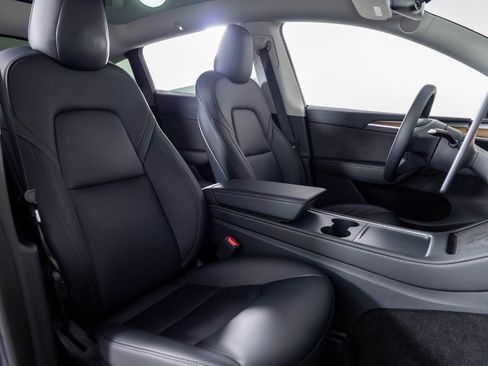 Used 2023 Tesla Model Y Long Range image 27