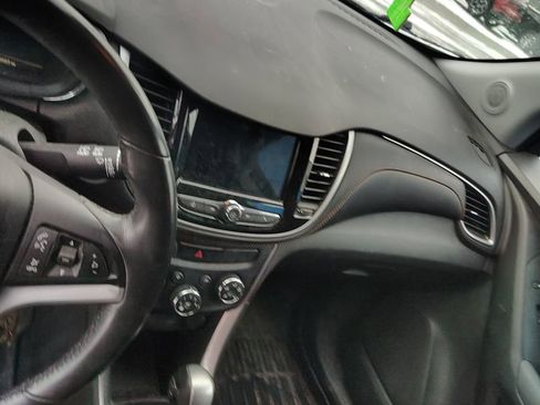 Used 2018 Chevrolet Trax LT w/ LT Convenience Package image 9