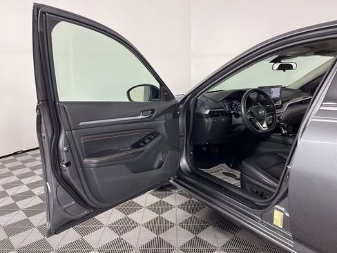 Used 2023 Nissan Altima 2.5 SR w/ SR Premium Package FWD image 18