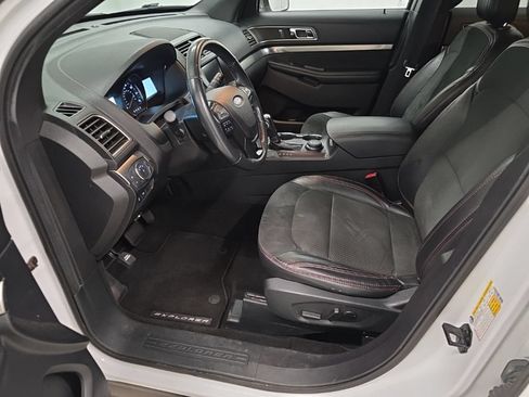 Used 2019 Ford Explorer XLT w/ Equipment Group 202A AWD/4WD image 12