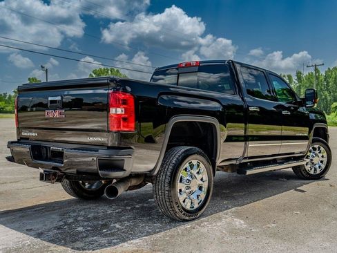 Used 2016 GMC Sierra 2500 Denali w/ Duramax Plus Package AWD/4WD image 8