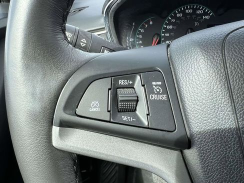 Used 2020 Chevrolet Trax LT w/ LT Convenience Package FWD image 21