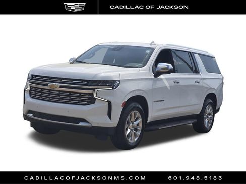 Used 2023 Chevrolet Suburban Premier RWD image 3