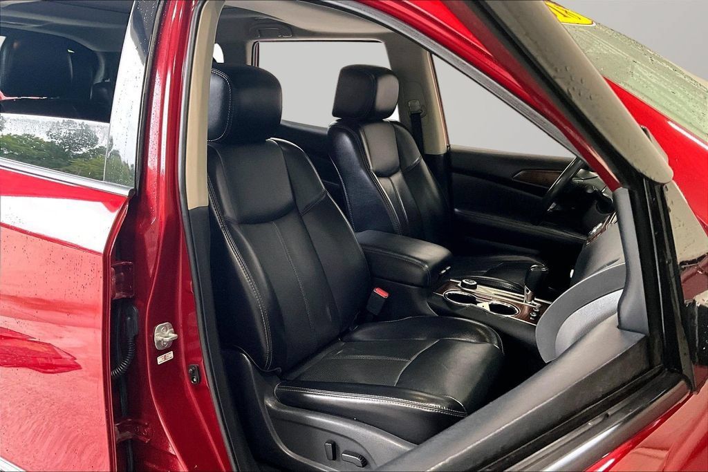 Used 2018 Nissan Pathfinder Platinum AWD/4WD image 30