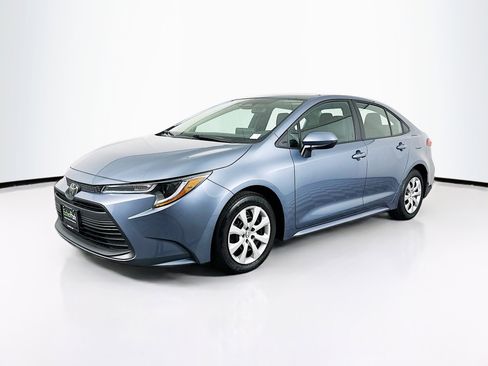 Used 2025 Toyota Corolla LE image 3