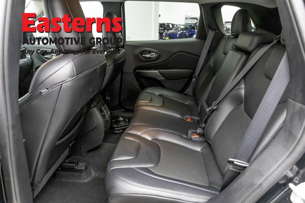 Used 2021 Jeep Cherokee Latitude Plus AWD/4WD image 22