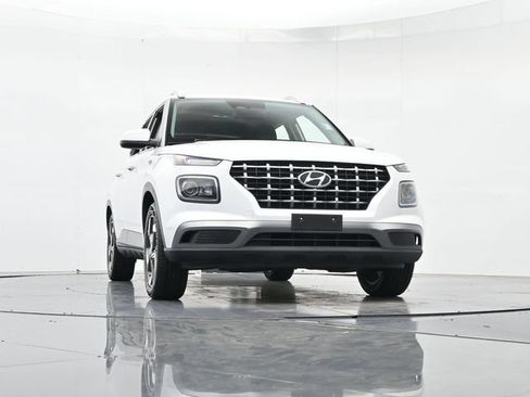 Used 2024 Hyundai Venue SEL FWD image 35
