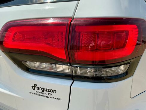 Used 2021 Jeep Grand Cherokee Laredo X image 16