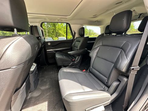 New 2025 Lincoln Navigator Reserve AWD/4WD image 19