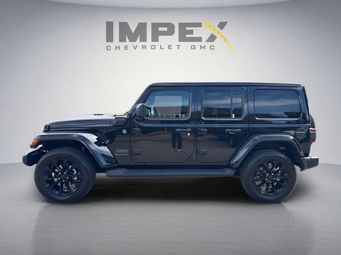 Used 2025 Jeep Wrangler Unlimited Sahara AWD/4WD image 2