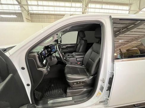 Used 2024 Chevrolet Silverado 3500 LTZ AWD/4WD image 15