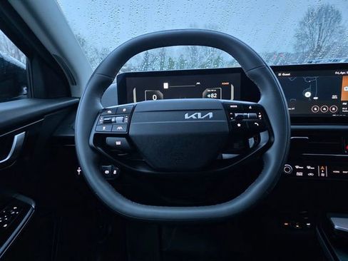 Certified 2025 Kia EV6 Light w/ Light LR Technology Package image 24