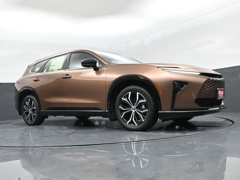 New 2025 Toyota Crown Signia image 22