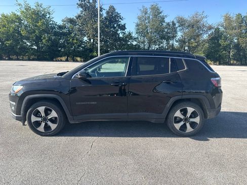 Used 2020 Jeep Compass Latitude FWD image 2