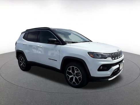 Used 2025 Jeep Compass Limited AWD/4WD image 2