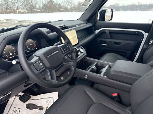 New 2025 Land Rover Defender 130 X-Dynamic SE AWD/4WD image 10