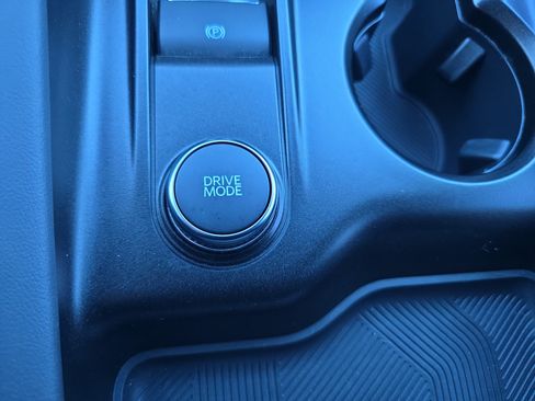 Used 2025 Ford Explorer Active w/ Active Comfort Package image 27