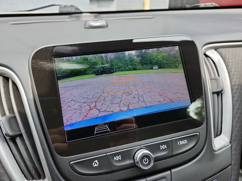 Used 2023 Chevrolet Malibu LS FWD image 16