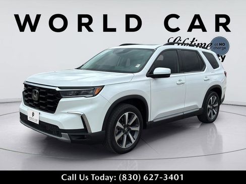 Used 2023 Honda Pilot Touring image 11