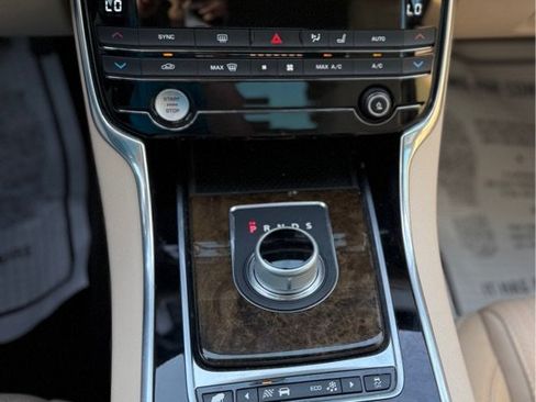 Used 2016 Jaguar XF Prestige RWD image 14