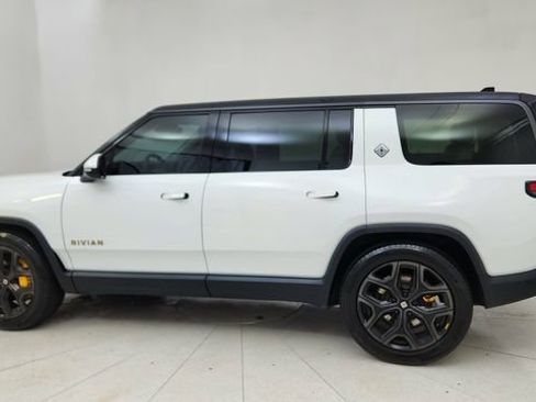 Used 2025 Rivian R1S Premium AWD/4WD image 4