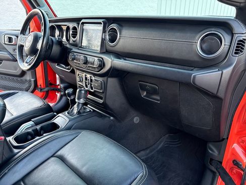 Used 2018 Jeep Wrangler Unlimited Sahara image 50