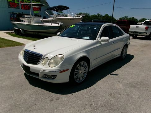 Used 2008 Mercedes-Benz E 350 4MATIC Sedan image 2
