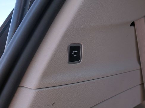 Used 2023 Chrysler Pacifica Touring-L FWD image 40