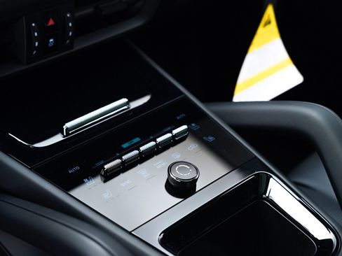 New 2026 Porsche Cayenne GTS image 27