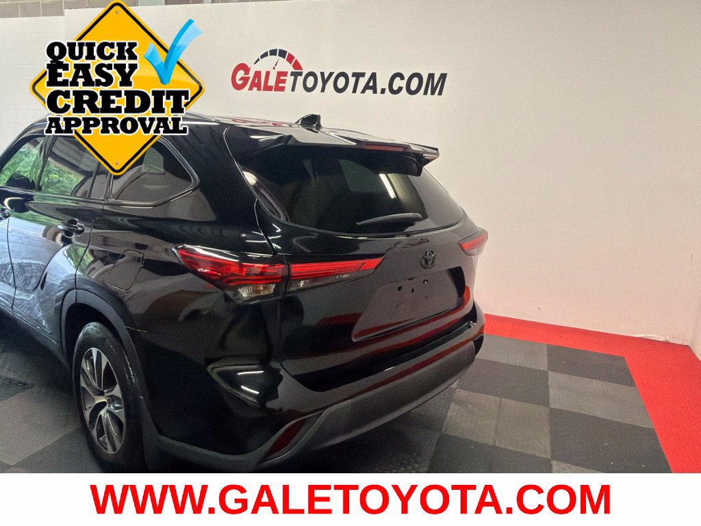 Used 2021 Toyota Highlander XLE AWD/4WD image 10