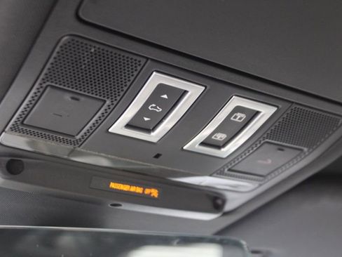 Used 2022 Land Rover Defender 110 X-Dynamic SE image 24