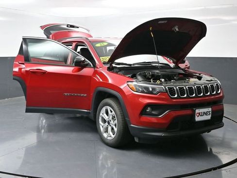 Used 2025 Jeep Compass Latitude AWD/4WD image 61