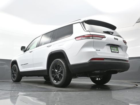 New 2025 Jeep Grand Cherokee L Altitude image 14