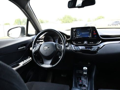 Used 2018 Toyota C-HR XLE FWD image 22