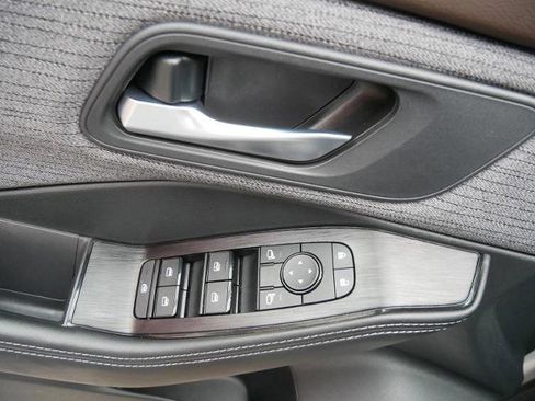 Certified 2021 Nissan Rogue SV image 16