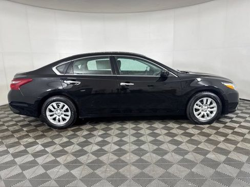 Used 2018 Nissan Altima 2.5 S FWD image 2