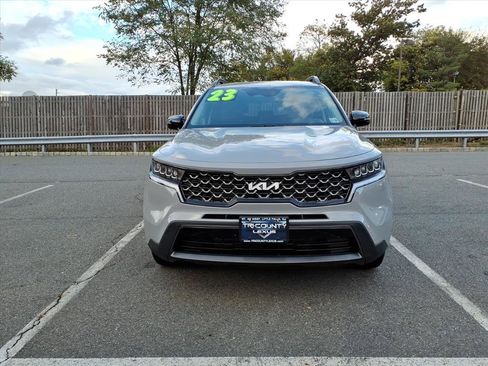 Used 2023 Kia Sorento S image 2