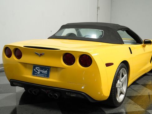 Used 2005 Chevrolet Corvette Convertible w/ Performance Handling Package image 10