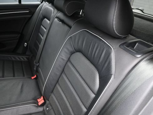 Used 2018 Volkswagen Golf R 4-Door AWD/4WD image 20