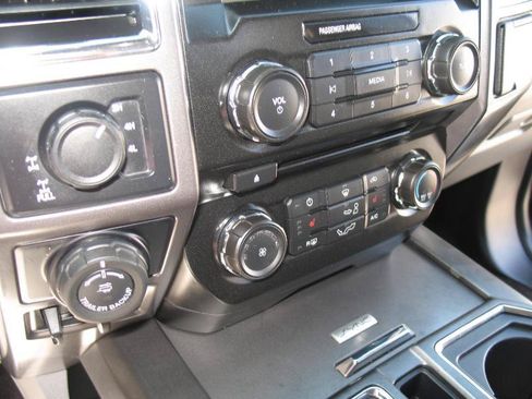 Used 2016 Ford F150 XLT w/ Equipment Group 302A Luxury AWD/4WD image 40