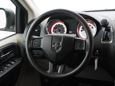 Used 2019 Dodge Grand Caravan SE FWD image 15