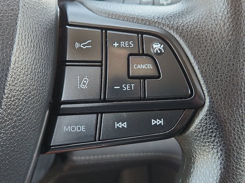 Used 2024 Toyota Sienna LE FWD image 18