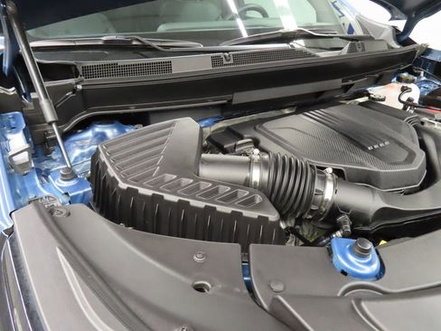 Used 2025 Chevrolet Traverse Z71 w/ LPO, Floor Liner Package AWD/4WD image 28