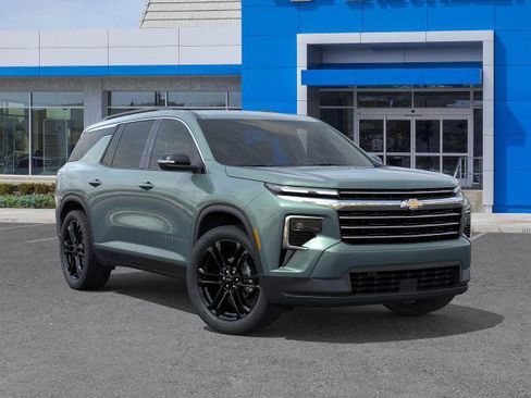 New 2027 Chevrolet Traverse LT w/ LPO, Floor Liner Package FWD image 7