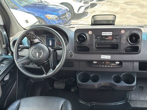 Used 2025 Mercedes-Benz Sprinter 2500 image 14