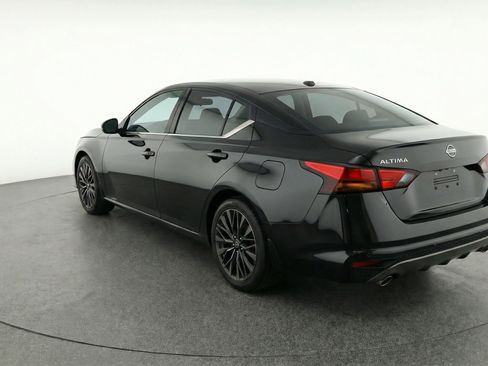 Used 2025 Nissan Altima 2.5 SV FWD image 6